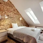 3 Bedroom Duplex Next To The Gates Of Dawn