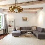 3 Bedroom Duplex Next To The Gates Of Dawn Apartamento *