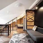 3 Bedroom Duplex Next To The Gates Of Dawn