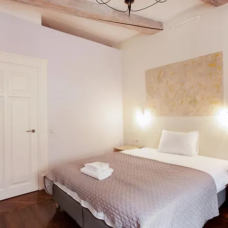 Apartment 3 Bedroom Duplex Next To The Gates Of Dawn