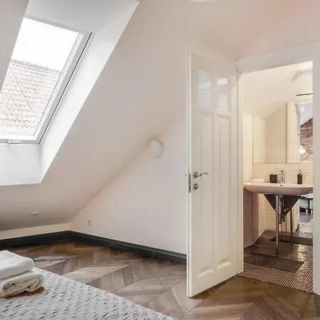 3 Bedroom Duplex Next To The Gates Of Dawn *