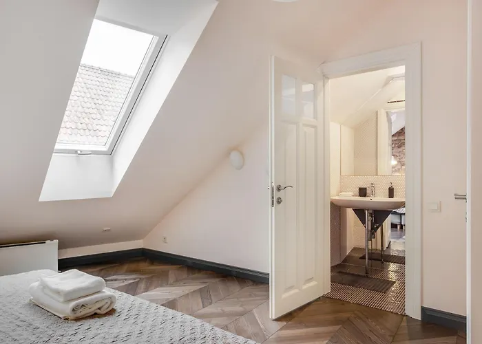 3 Bedroom Duplex Next To The Gates Of Dawn *