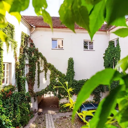 3 Bedroom Duplex Next To The Gates Of Dawn *