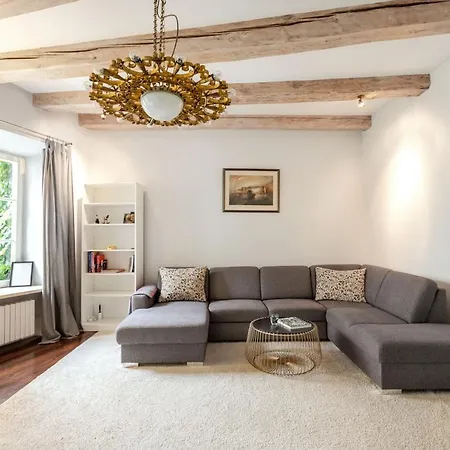 3 Bedroom Duplex Next To The Gates Of Dawn Апартаменты *